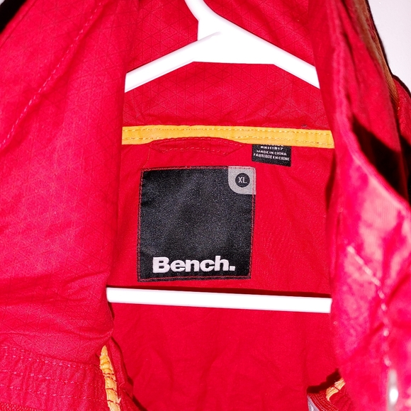 Woman's bench jacket - Picture 2 of 3